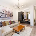 De Luxe Suite In The Absolute Center
