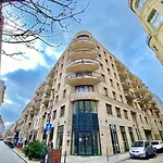 Downtown Vibe-Kiraly II Apts W Private Balcony
