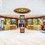 Onriver Hotels - Ms Cezanne