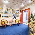 Onriver Hotels - Ms Cezanne