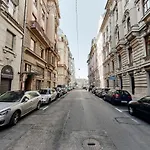 Garibaldi Apartment