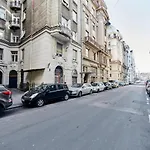 Garibaldi Apartment