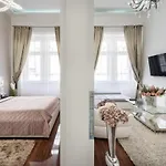Opera Luxury Apartment With Free Parking