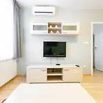 Maple Tree Budget Apartments