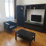 Cozy Downtown Apartment