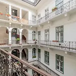 Central Danube 3Br, 2 Bathr Quiet Apt At Market Hall