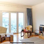 Luxury Apartment With Balcony View On Caslte
