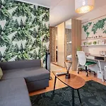 Green Lush Apartment