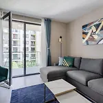 Navy Angel Apartment With Balcony