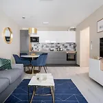 Navy Angel Apartment With Balcony