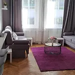 Sweet 16 Apartment In The Party District