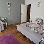 Sweet 16 Apartment In The Party District