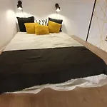 Violet Apartment With Air Condition