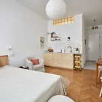 Asboth 225 Cozy Center Apartment