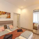 Karavan Corner Apartments