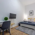 Exclusive Central Home With Sauna Next To The New York Cafe