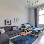 Deluxe Downtown Home By Elisabeth
