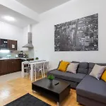 Downtown Home In The Gozsdu Garden
