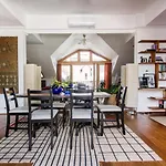 Cecile\'S Central, Gastro Str, Wifi, 2 Bed And 2 Bathrooms