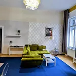 Freeparking - Great Synagogue Apartment, 2 Bedroom, 5 People ,Wifi, Ac