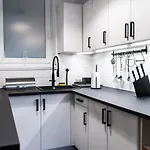 Free Parking - Downtown Location, Balcony & Nespresso