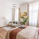Explore Budapest From A Luxurious Cozy Apartment