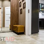 V68 Deluxe Apartment - Hostaid