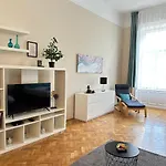Orangehomes Peaceful Apartment Next To Central Market Hall