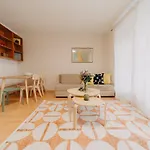 Orangehomes One Bedroom Art Apartment