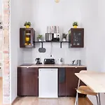 Vintage Style Cozy Downtown Apartment.