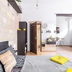 Vintage Style Cozy Downtown Apartment.