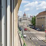 Bright Studio With Parliament View, Free Parking