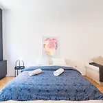 Bright Studio With Parliament View, Free Parking