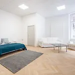 Hg Apartments
