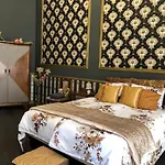 Secession Luxury Apartment