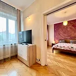 Exclusive Colourful Flat In The City