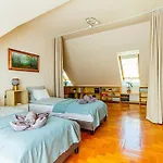 Roomy Apartment 80Sqm At City Center Free Parking Space, Ac & Balcony