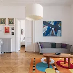 Sunny, Airy, Artsy & Authentic Loft With Balcony