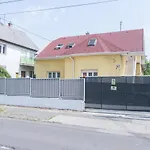 Hi-Bp Garden City Batsanyi Tiny House Near The City Train With Free Parking