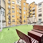 Exclusive Colourful Flat In The City