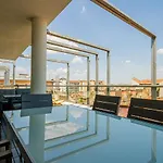 Luxury Apartment With Balcony In Downtown