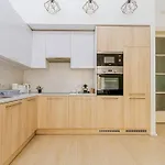 Luminous Design Apartment - W18