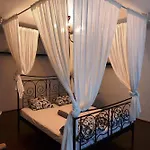 Purple Romantic Apartman