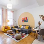 Central Gozsdu Apartment In The Party Street