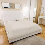 Stylish Apartment At Parliament
