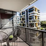 Modern Riverside Studio With Free Parking