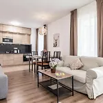 211 / 1 Bedroom / Modern Condo In City Center
