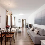 211 / 1 Bedroom / Modern Condo In City Center
