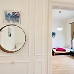 Jozsef 18 Apartment - 5 Mins To New York Cafe
