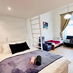 Jozsef 18 Apartment - 5 Mins To New York Cafe